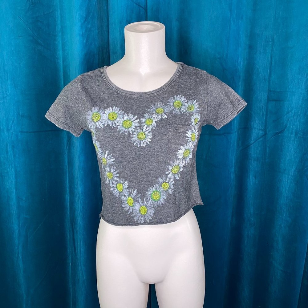 Well Worn LA Floral Heart Crop Tee Gray